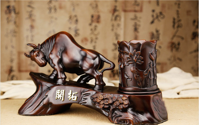 牛擺件主運勢如虹，事業(yè)騰飛