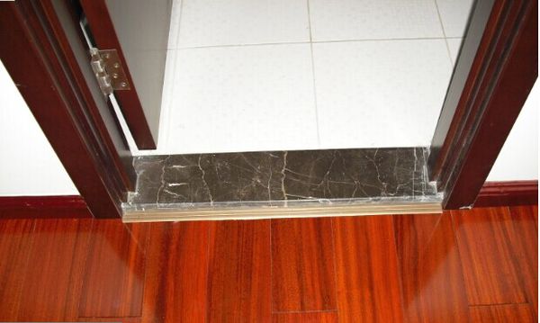 木地板跟門(mén)檻石交接縫隙過(guò)大