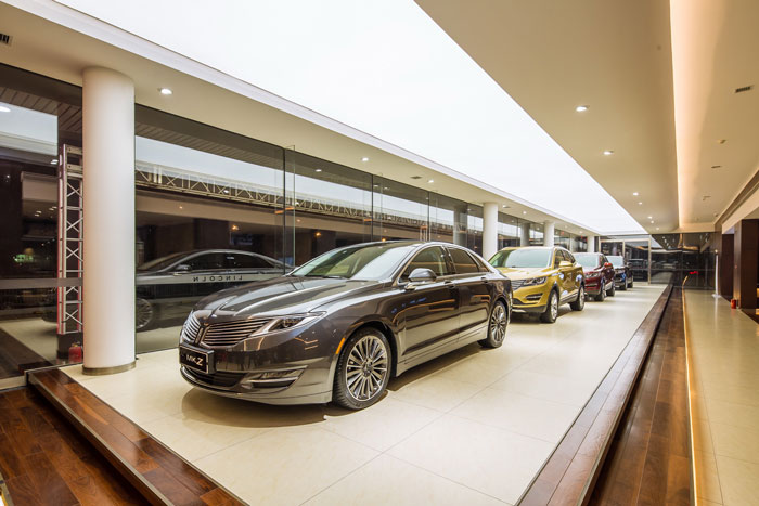 汽車(chē)貿(mào)易公司辦公室展示區(qū)裝修設(shè)計(jì)效果圖